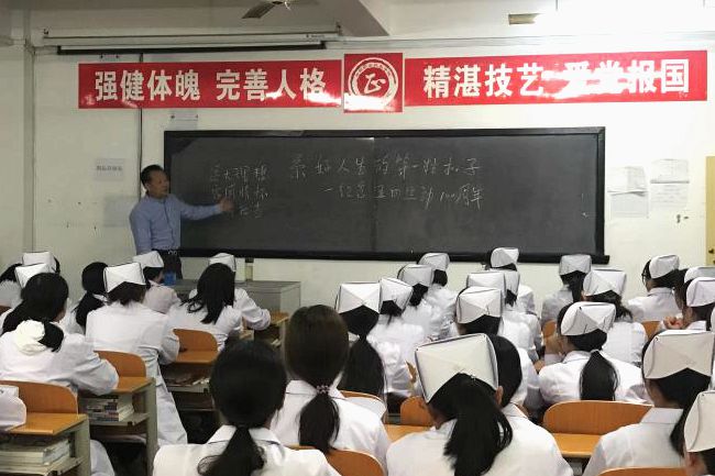 5cde9b4b41b5b.jpg